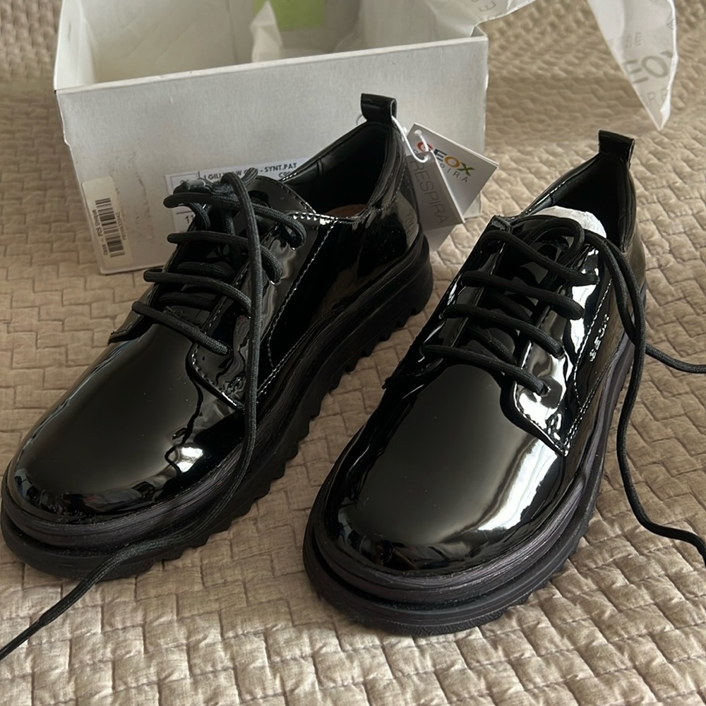 Girl’s Geox Gillyjaw patent shoes. NIB. Size 3